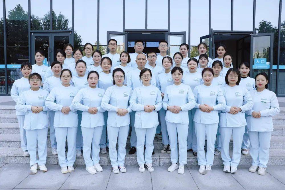 纽扣的系法_生活技能系纽扣_四粒纽扣的西装系几粒