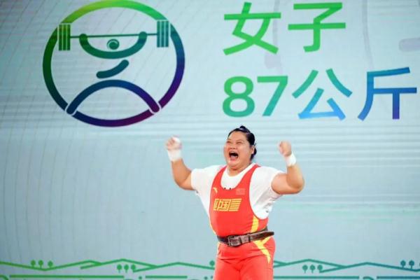 上一届女子举重冠军_举重女子2021_举重女子夺冠