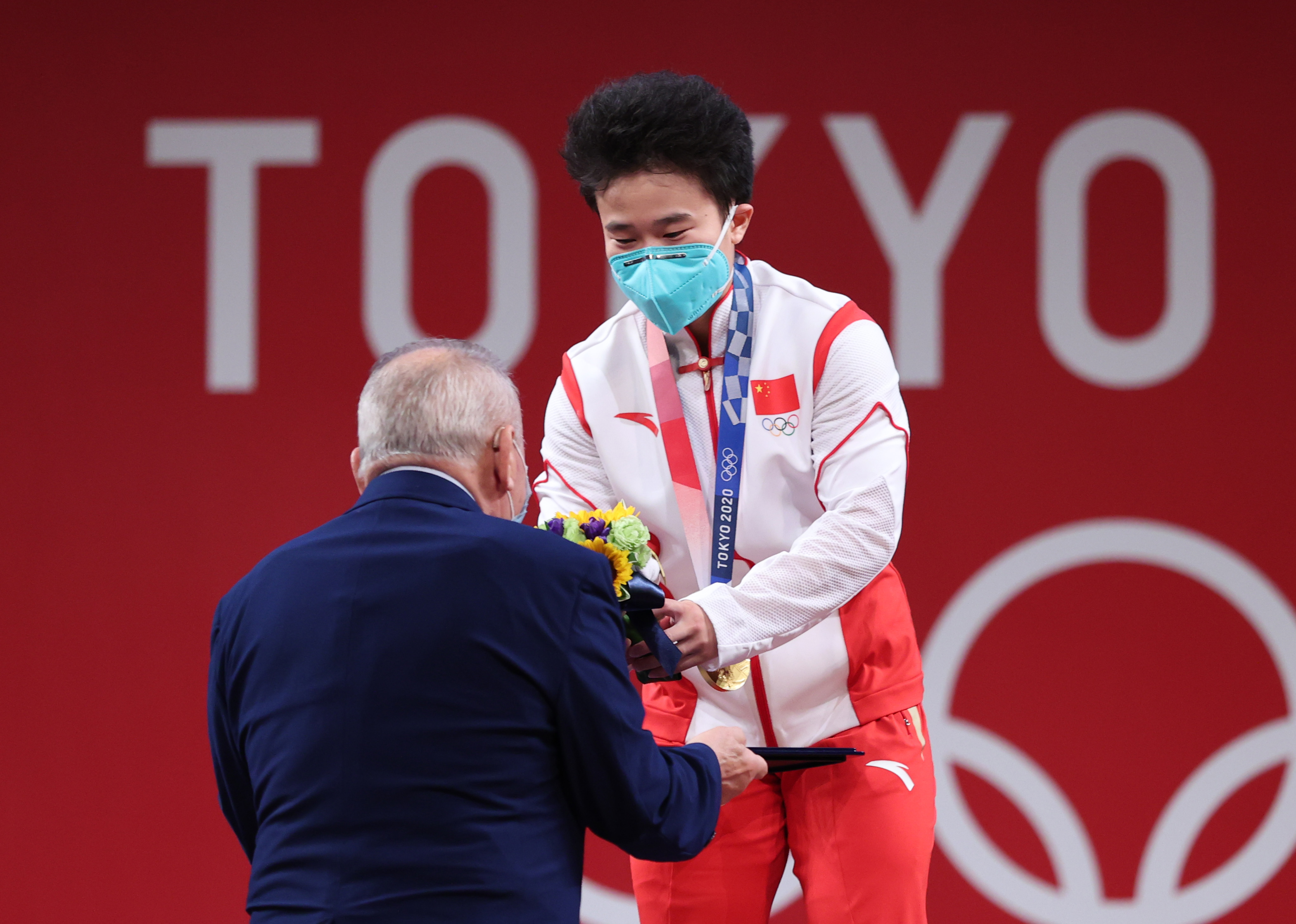 举重女子2021_上一届女子举重冠军_举重冠军女2020