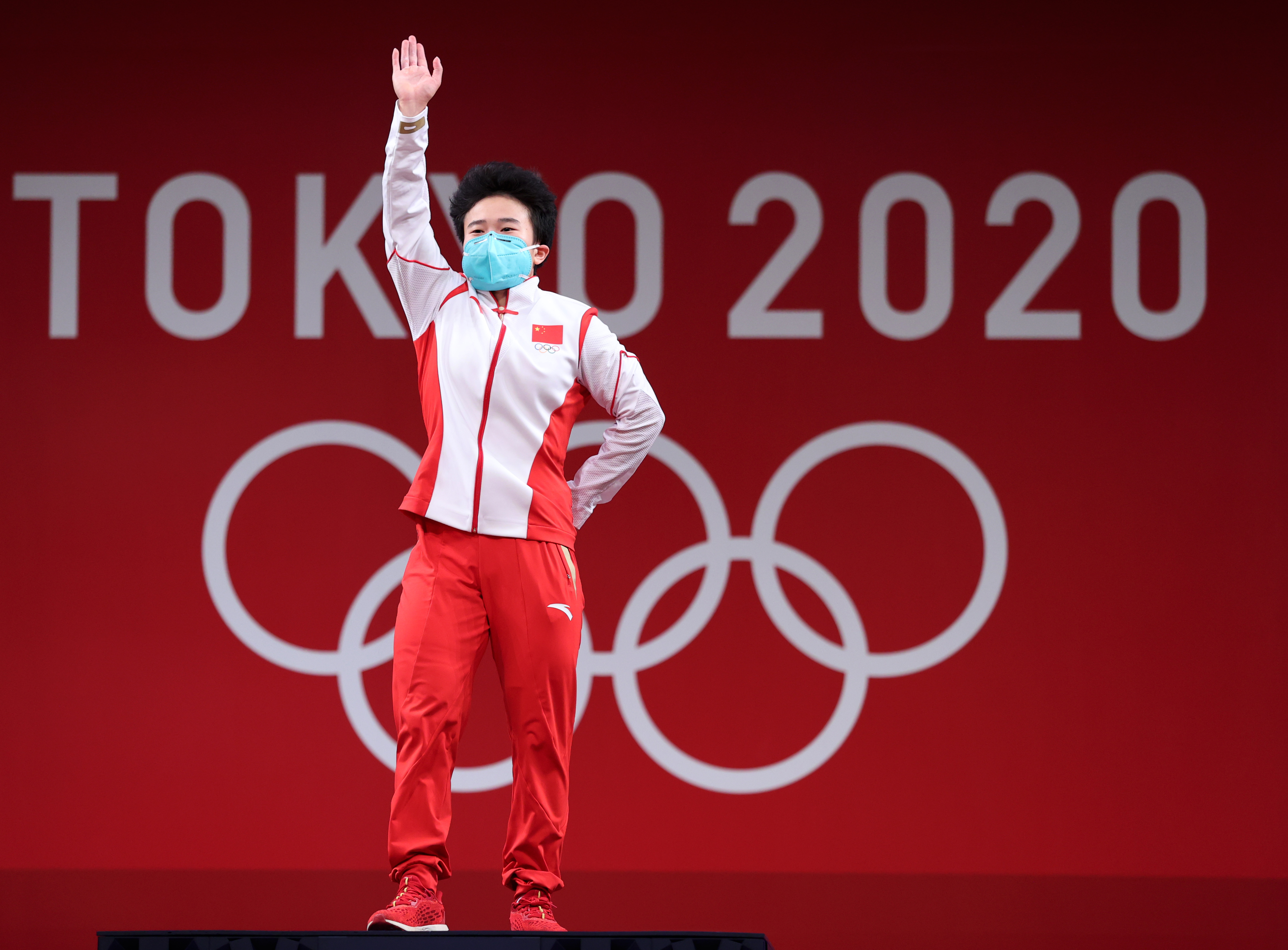 上一届女子举重冠军_举重女子2021_举重冠军女2020