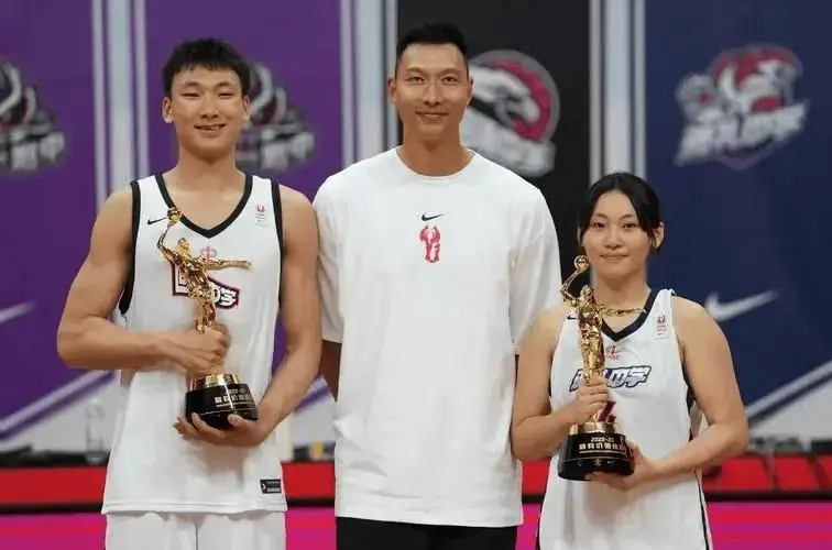 美国篮球少年排名_美国篮球小孩_美国16岁男孩篮球冠军